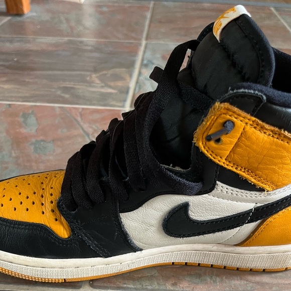 Nike Black and Yellow Jordan 1 Retro High OG “yellow toe” Taxis size 6 - Picture 2 of 10